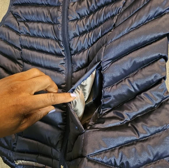 Bernardo Goose Down Dark Blue Gray Outdoor Cozy Puffer Vest Size Small - Picture 4 of 7